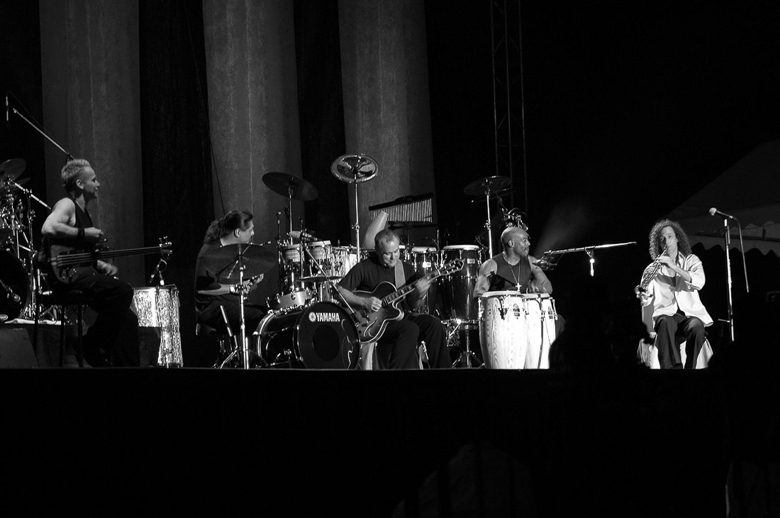  Kenny G band pendant un concert 
