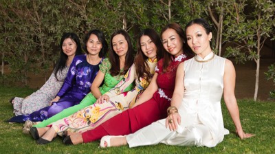  vietnamese ladies during Tët ( CNY) 