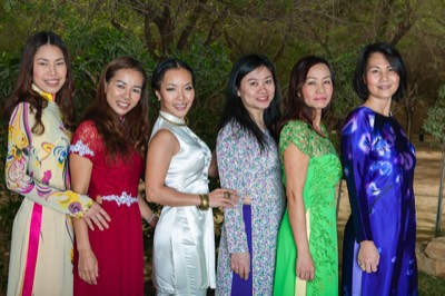  vietnamese ladies during Tët ( CNY) 