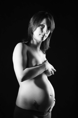  Pregnant woman in studio 
