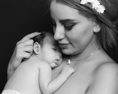  mother and newborn in studio 