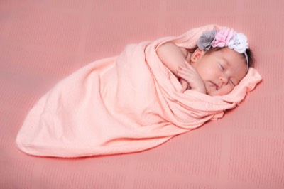  kid newborn in studio 