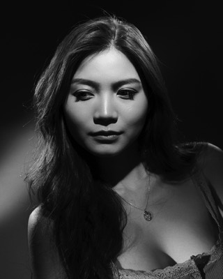  Black and white woman portrait in studio with continous lights 