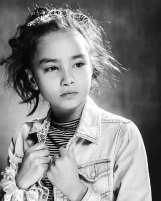  kid black and white portrait in studio 