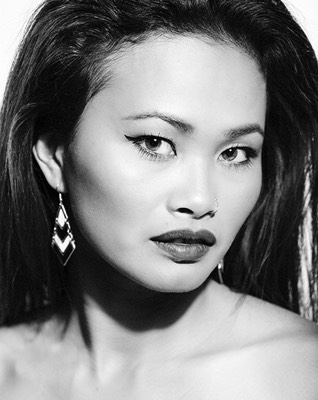  black & white woman portrait in studio 