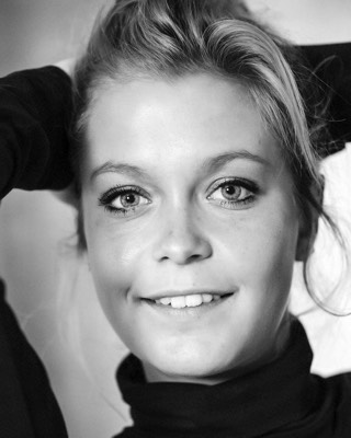  black & white woman portrait in studio 