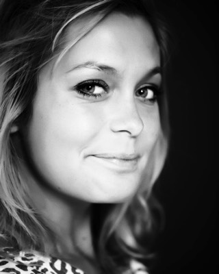  black & white woman portrait in studio 