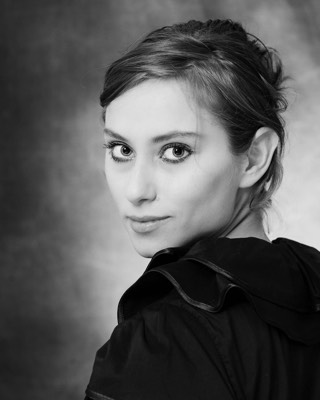  black & white woman portrait in studio 