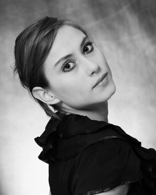  black & white woman portrait in studio 