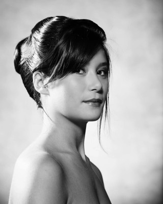  black & white woman portrait in studio 