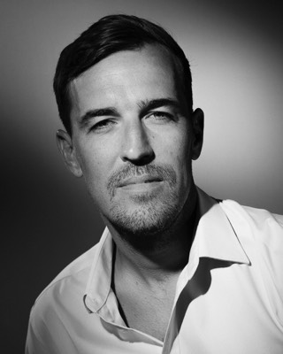  man black & white portrait in studio with continious lights  