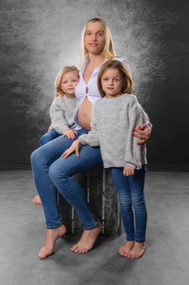  family portrait in studio 