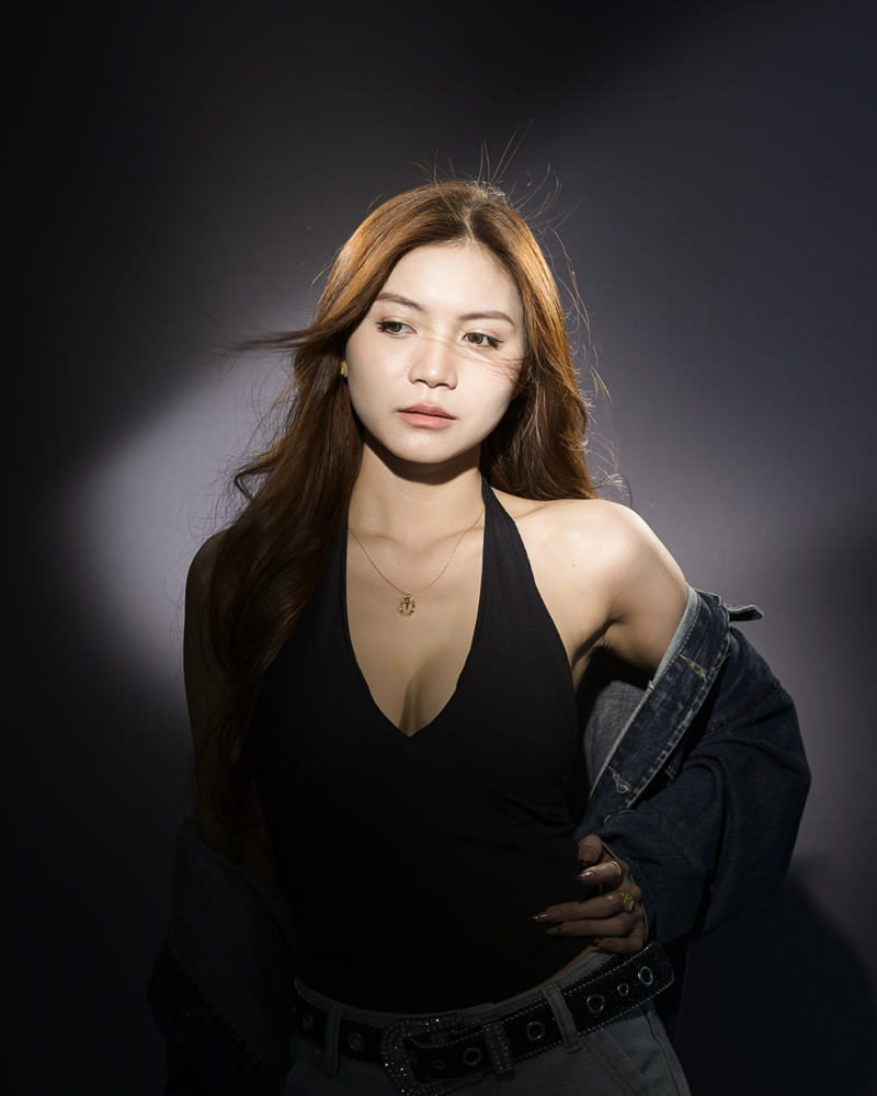  Color woman portrait in studio with continous lights 