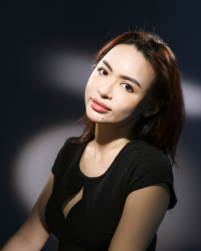  Color woman portrait in studio with continous lights 