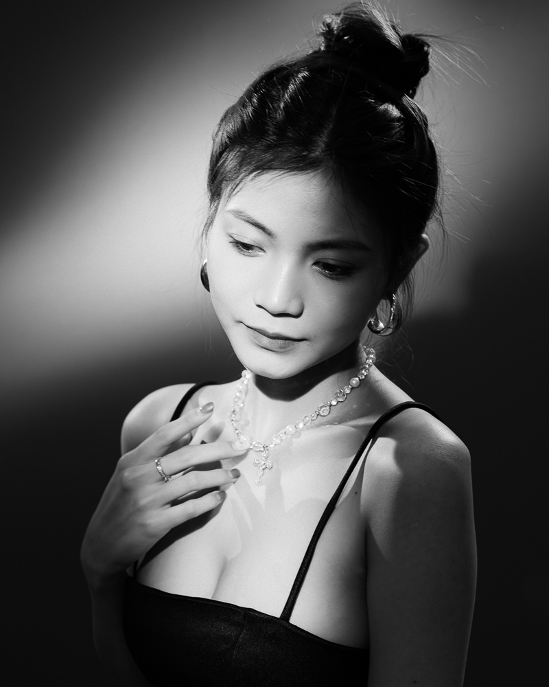  Black and white woman portrait in studio with continous lights 