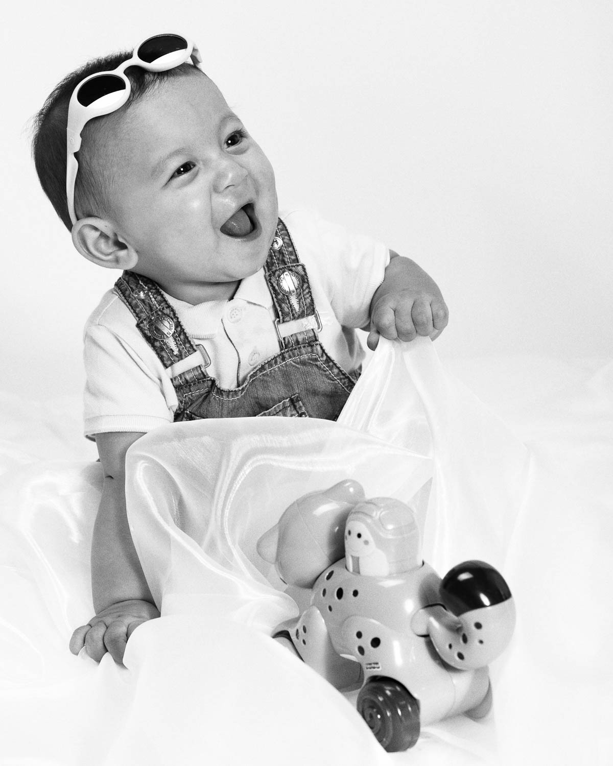  kid black and white portrait in studio 