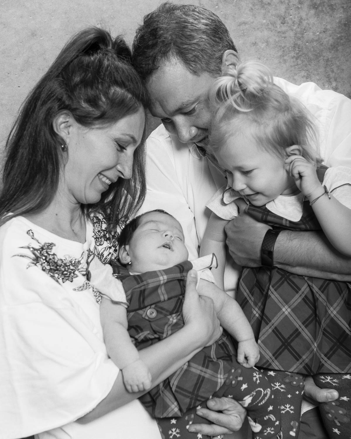  Family black and white portrait in studio 