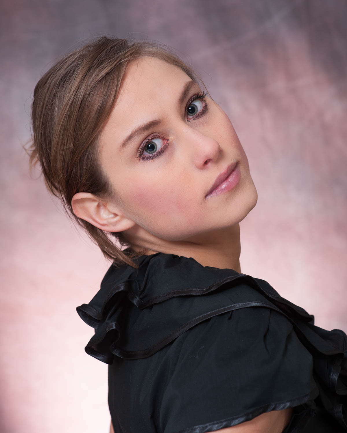  beauty woman color portrait in studio 