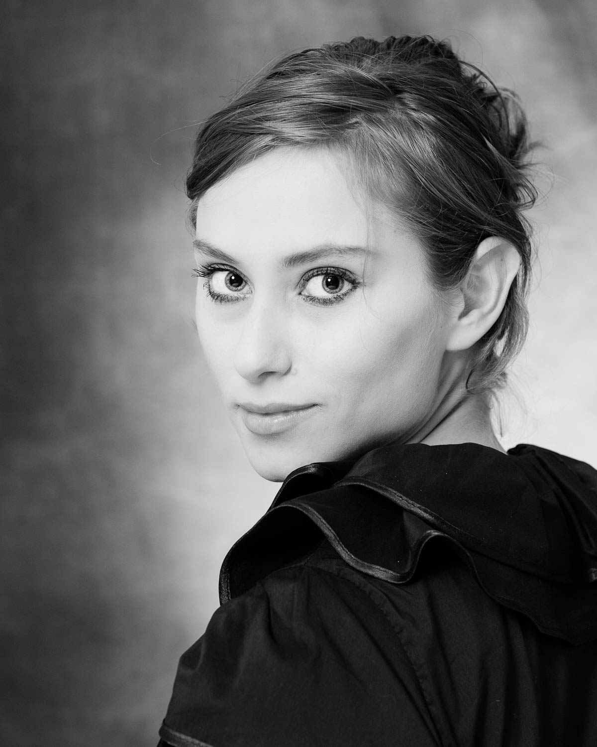  black & white woman portrait in studio 