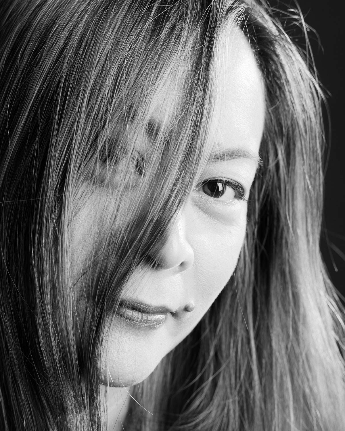  black & white woman portrait in studio 