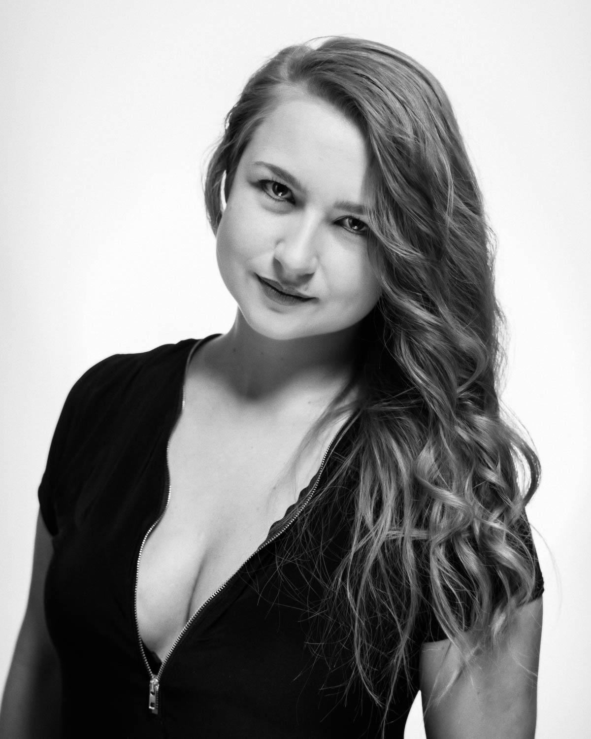  black & white woman portrait in studio 