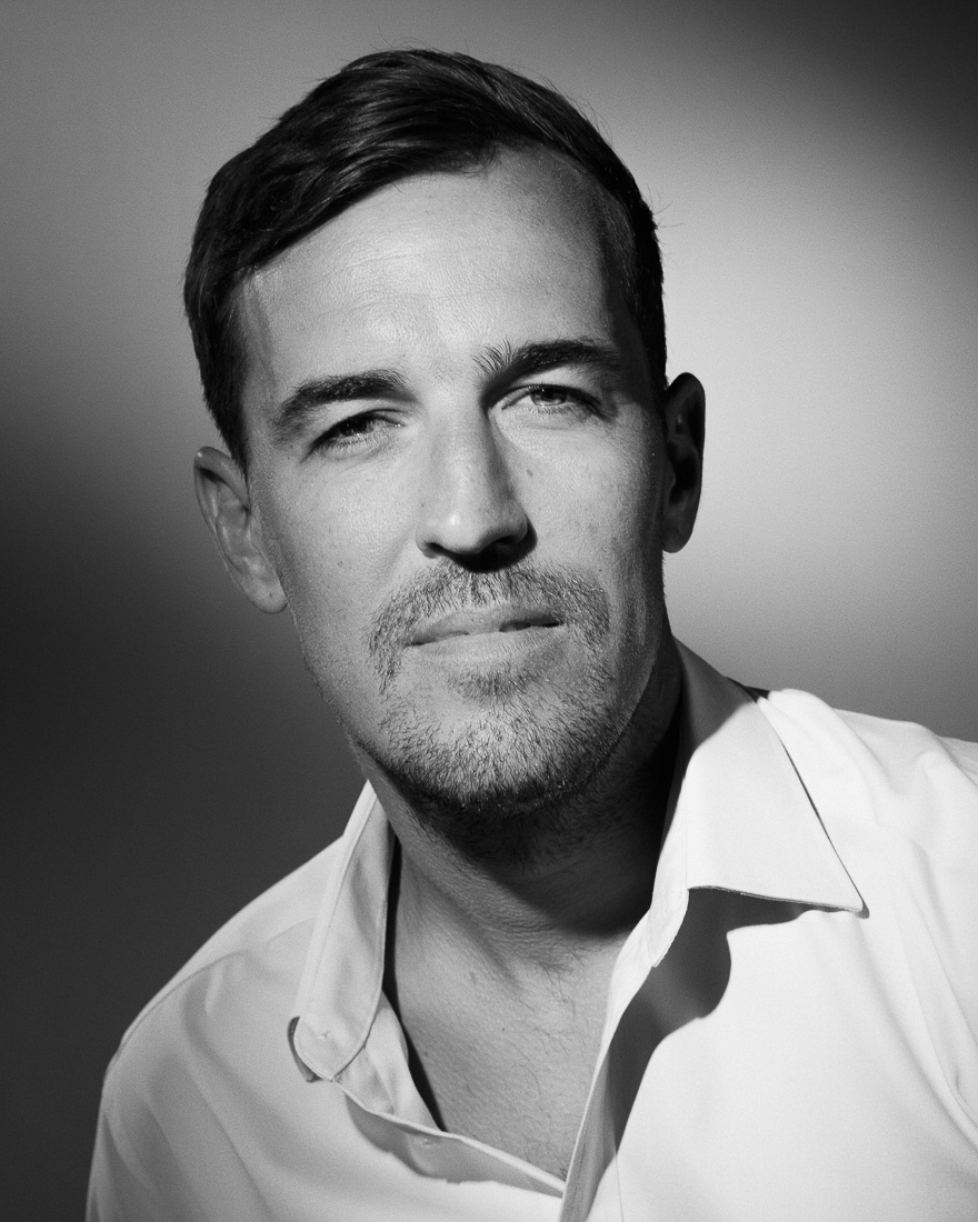  man black & white portrait in studio with continious lights  