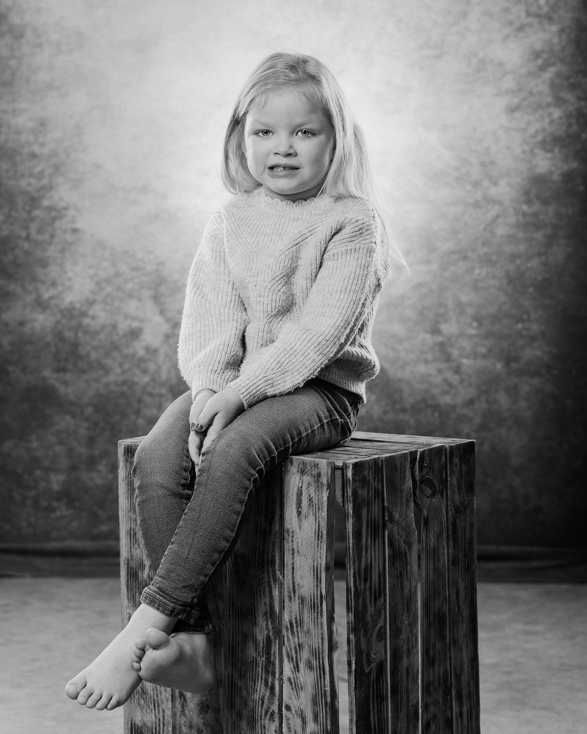  little girlkids portrait in studio  