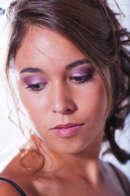  Portrait en couleur de femme style beauté en studio 
