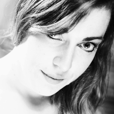  Portrait serré noir et blanc de femme style beauté  