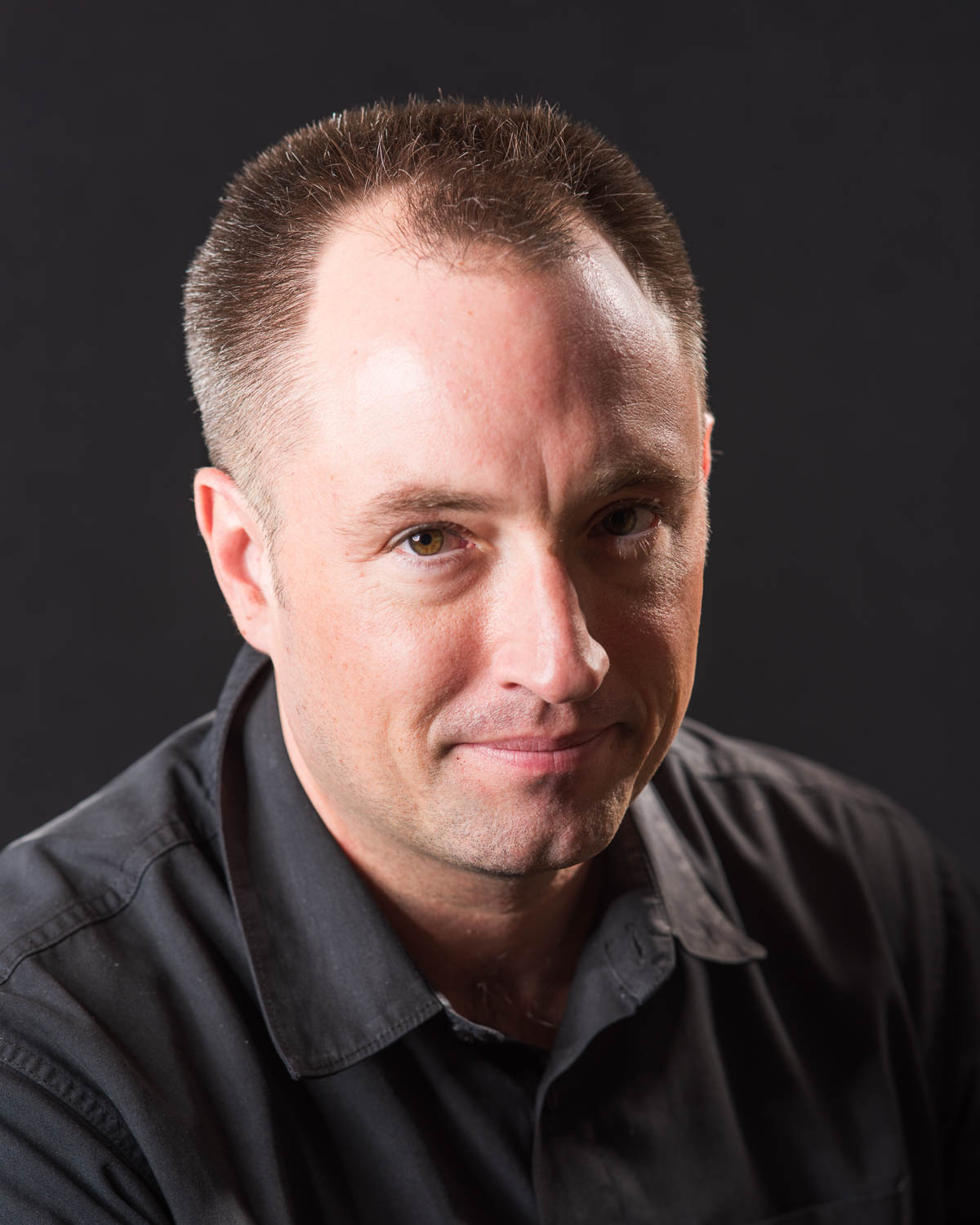  Portrait corporate d'homme couleur en  studio 