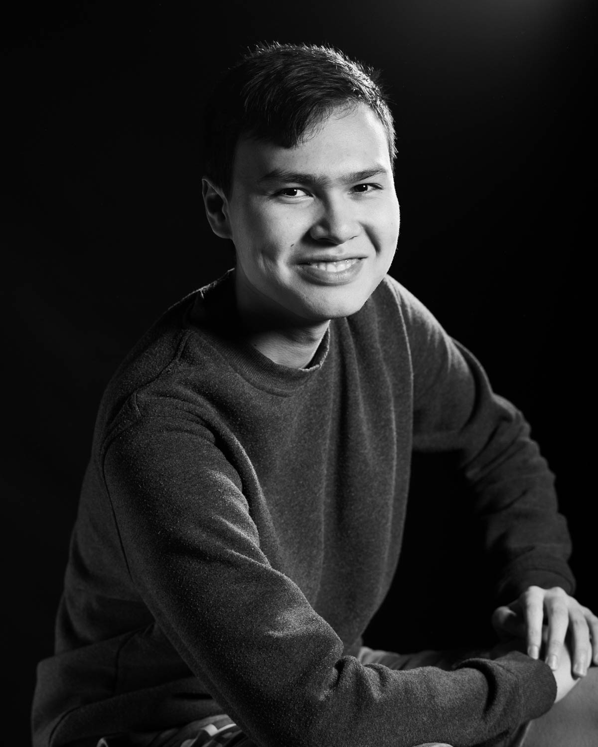  Portrait noir et blanc corporate d'homme en  studio 