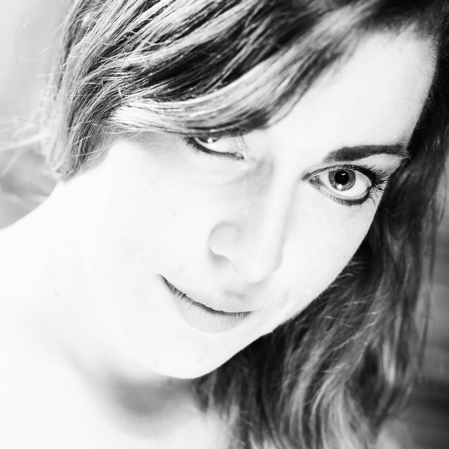  Portrait serré noir et blanc de femme style beauté  